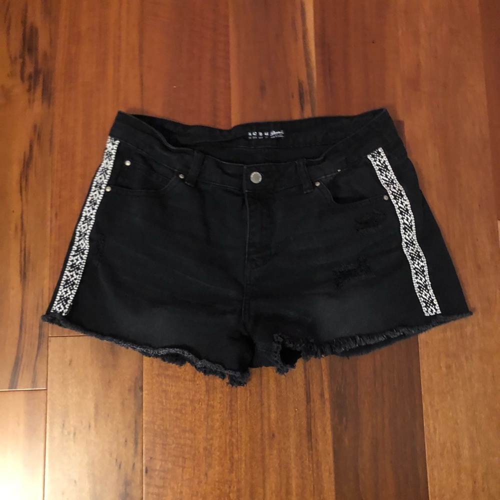 High waisted stitch detail shorts